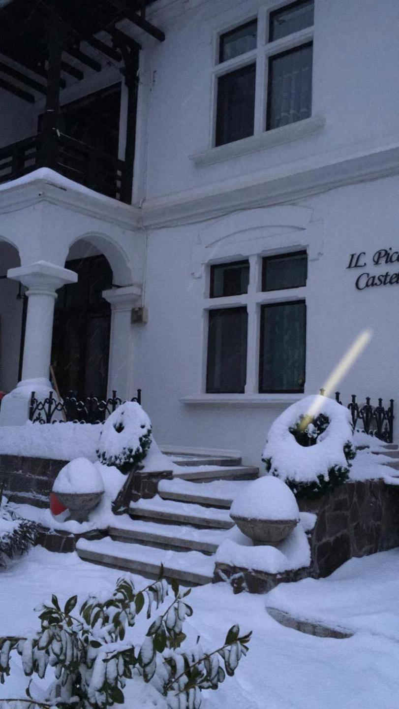 Il Piccolo Castello Buşteni Eksteriør billede