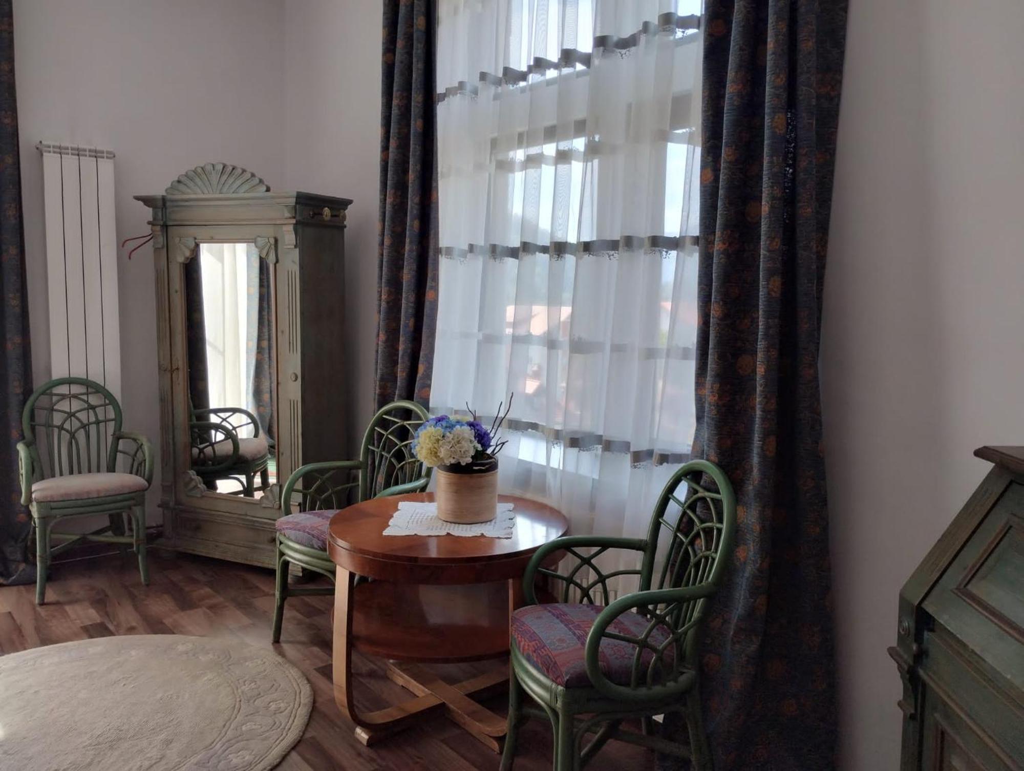 Il Piccolo Castello Buşteni Eksteriør billede